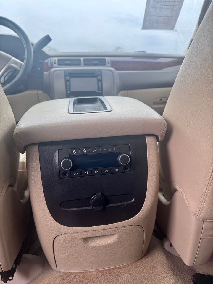 GMC Yukon XL SLT 1/2 Ton 2WD 2014