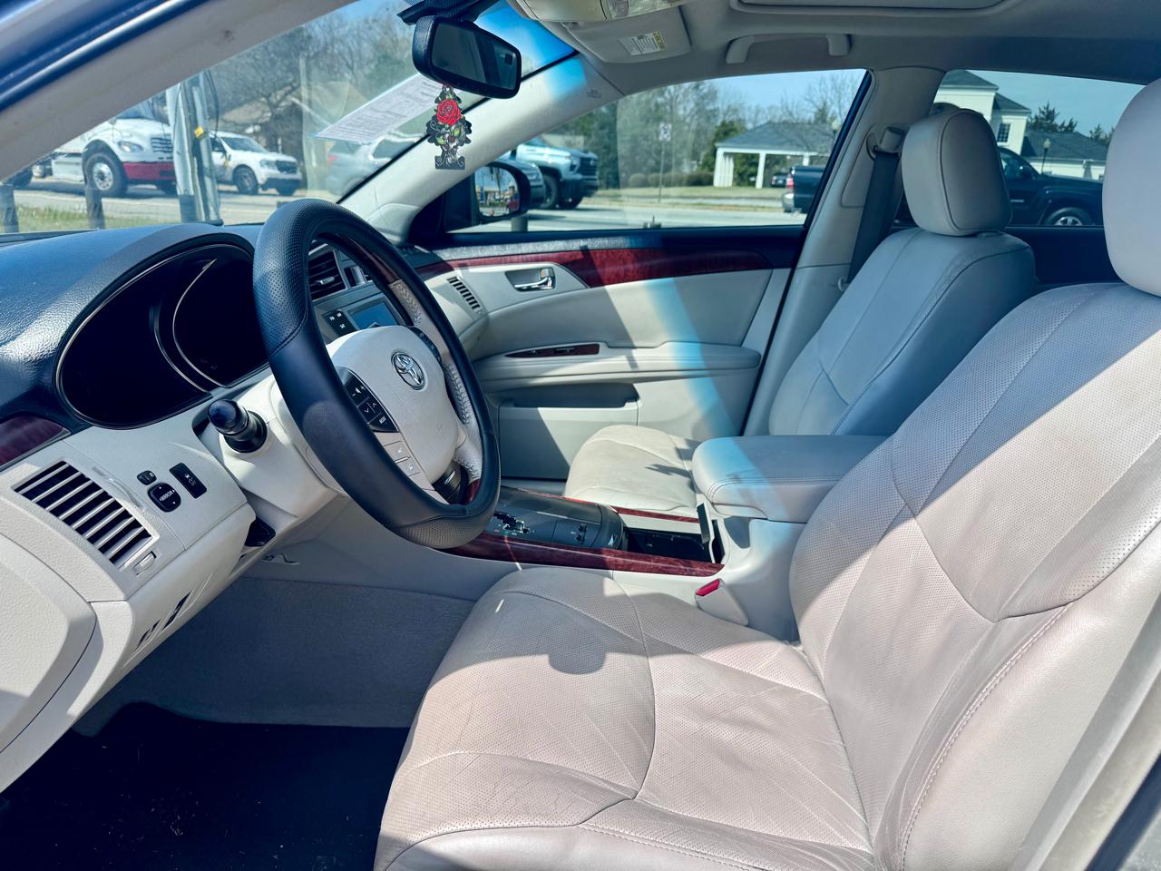 Toyota Avalon Base 2011