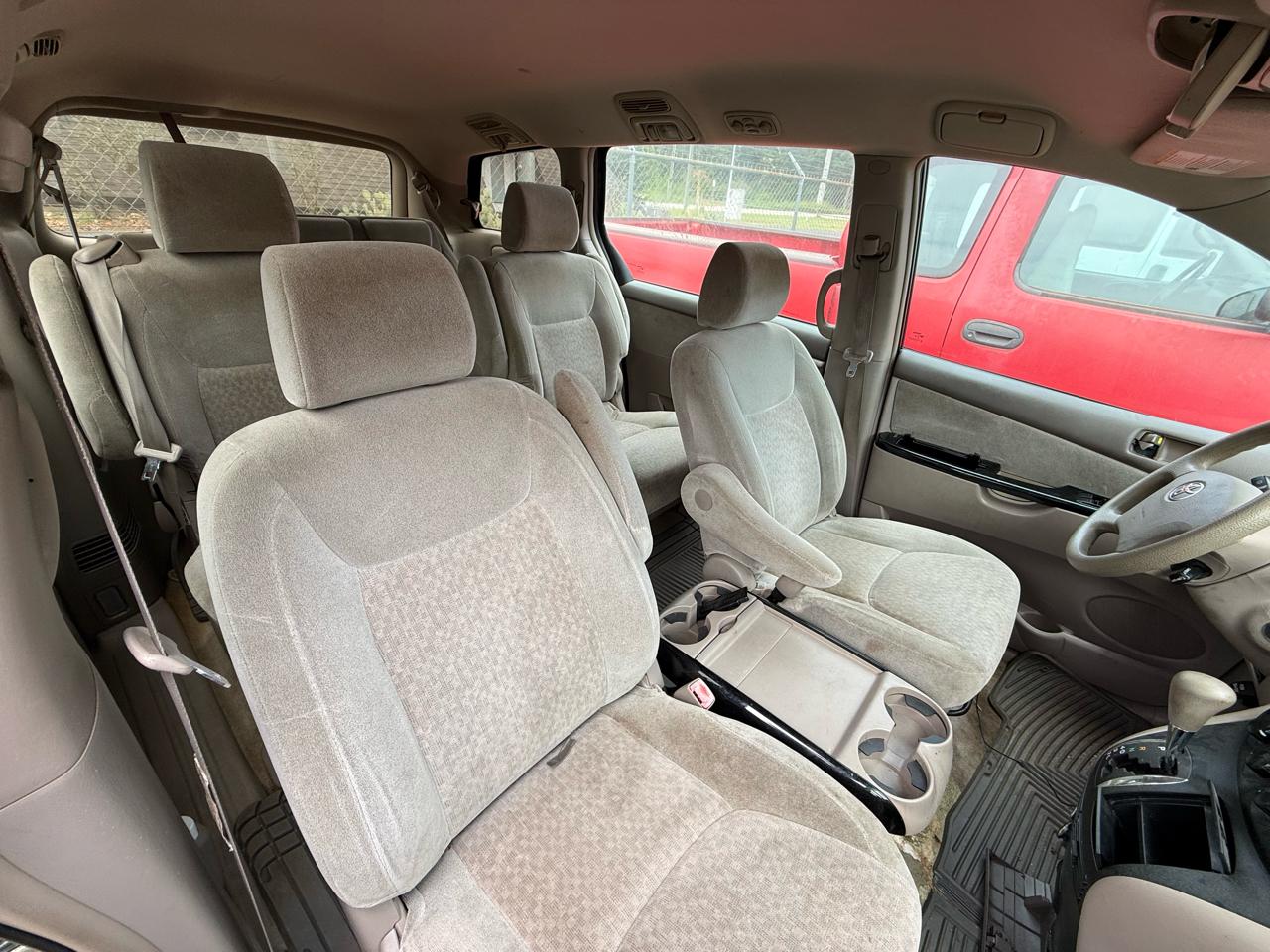 Toyota Sienna LE - 7 Passenger Seating 2005