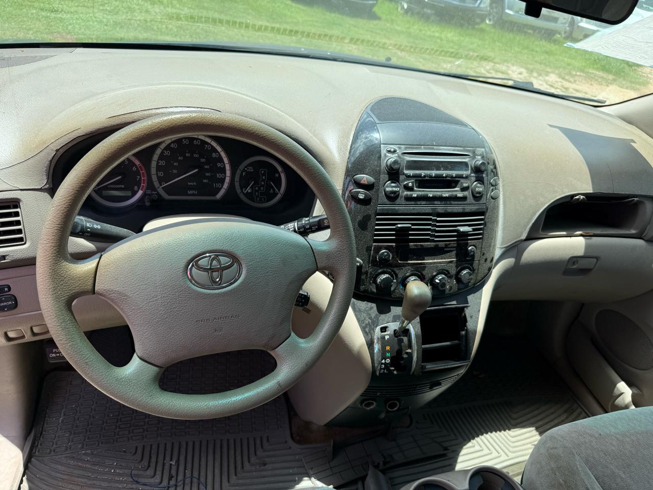 Toyota Sienna LE - 7 Passenger Seating 2005