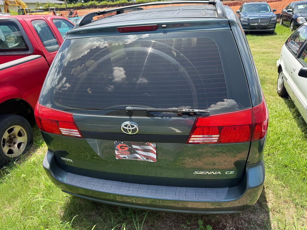 Toyota Sienna LE - 7 Passenger Seating 2005