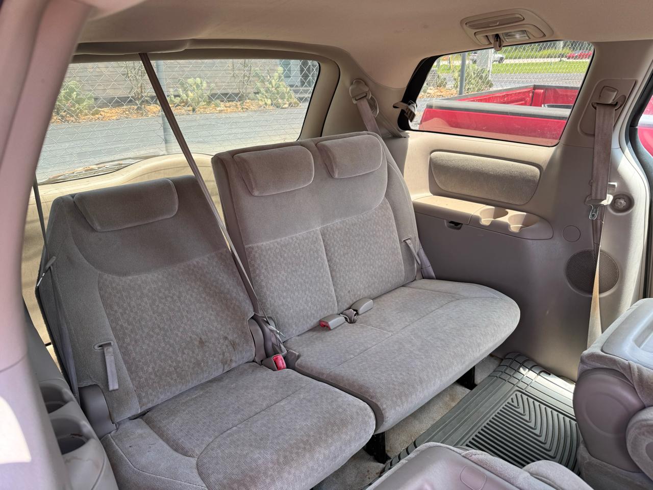 Toyota Sienna LE - 7 Passenger Seating 2005