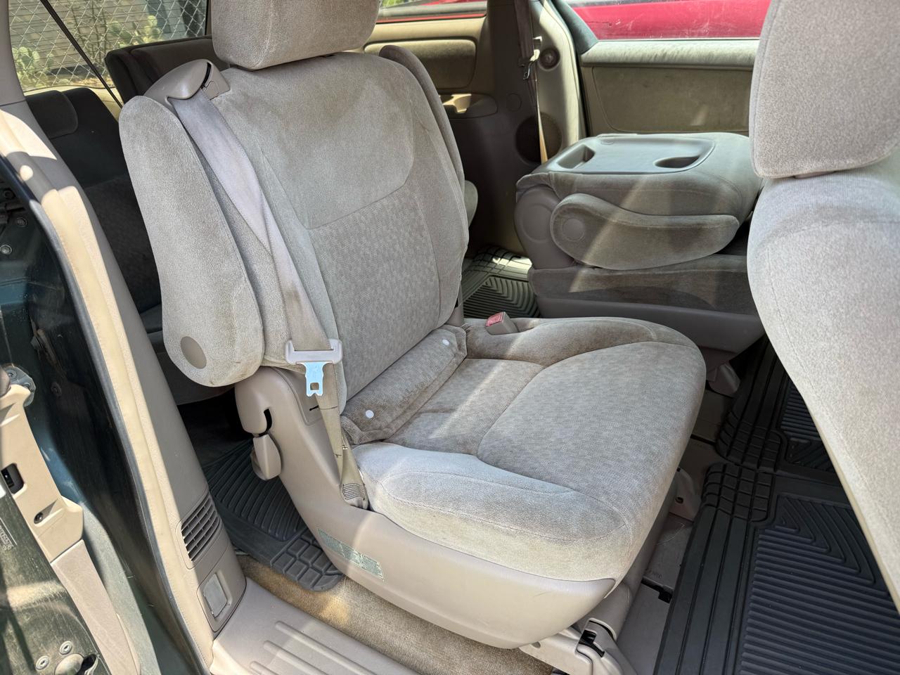 Toyota Sienna LE - 7 Passenger Seating 2005