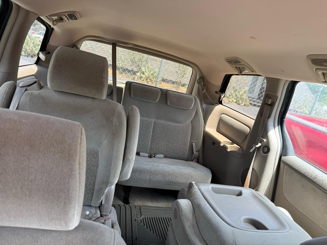 Toyota Sienna LE - 7 Passenger Seating 2005