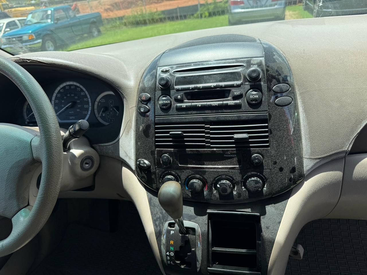 Toyota Sienna LE - 7 Passenger Seating 2005