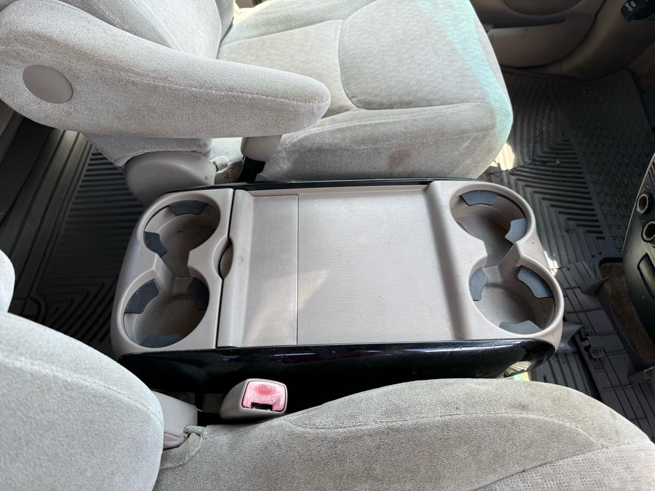 Toyota Sienna LE - 7 Passenger Seating 2005
