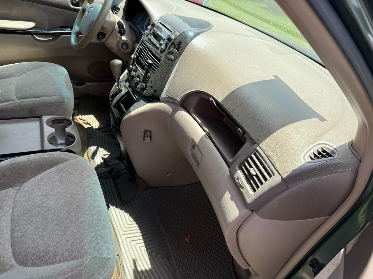 Toyota Sienna LE - 7 Passenger Seating 2005