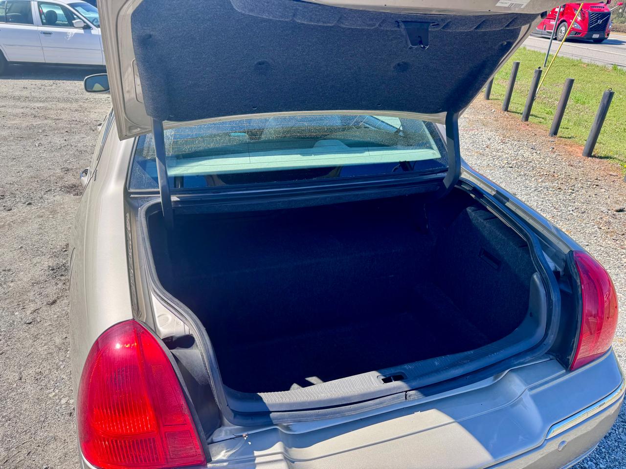 Lincoln Town Car Signature 2005