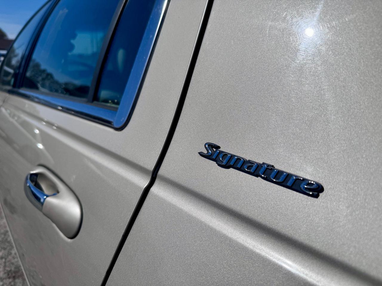 Lincoln Town Car Signature 2005