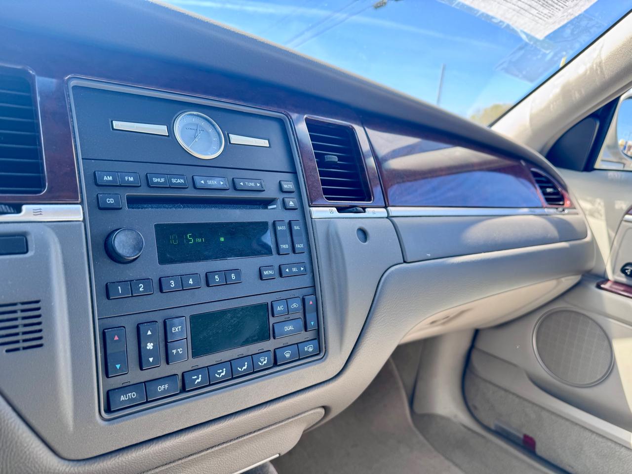 Lincoln Town Car Signature 2005