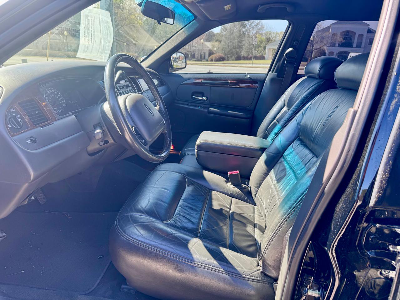 Lincoln Town Car Limousine 2000