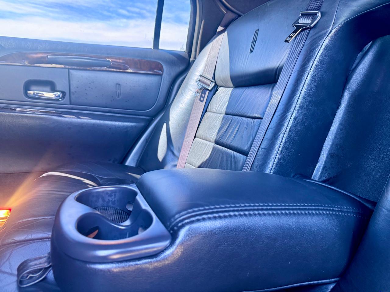 Lincoln Town Car Limousine 2000