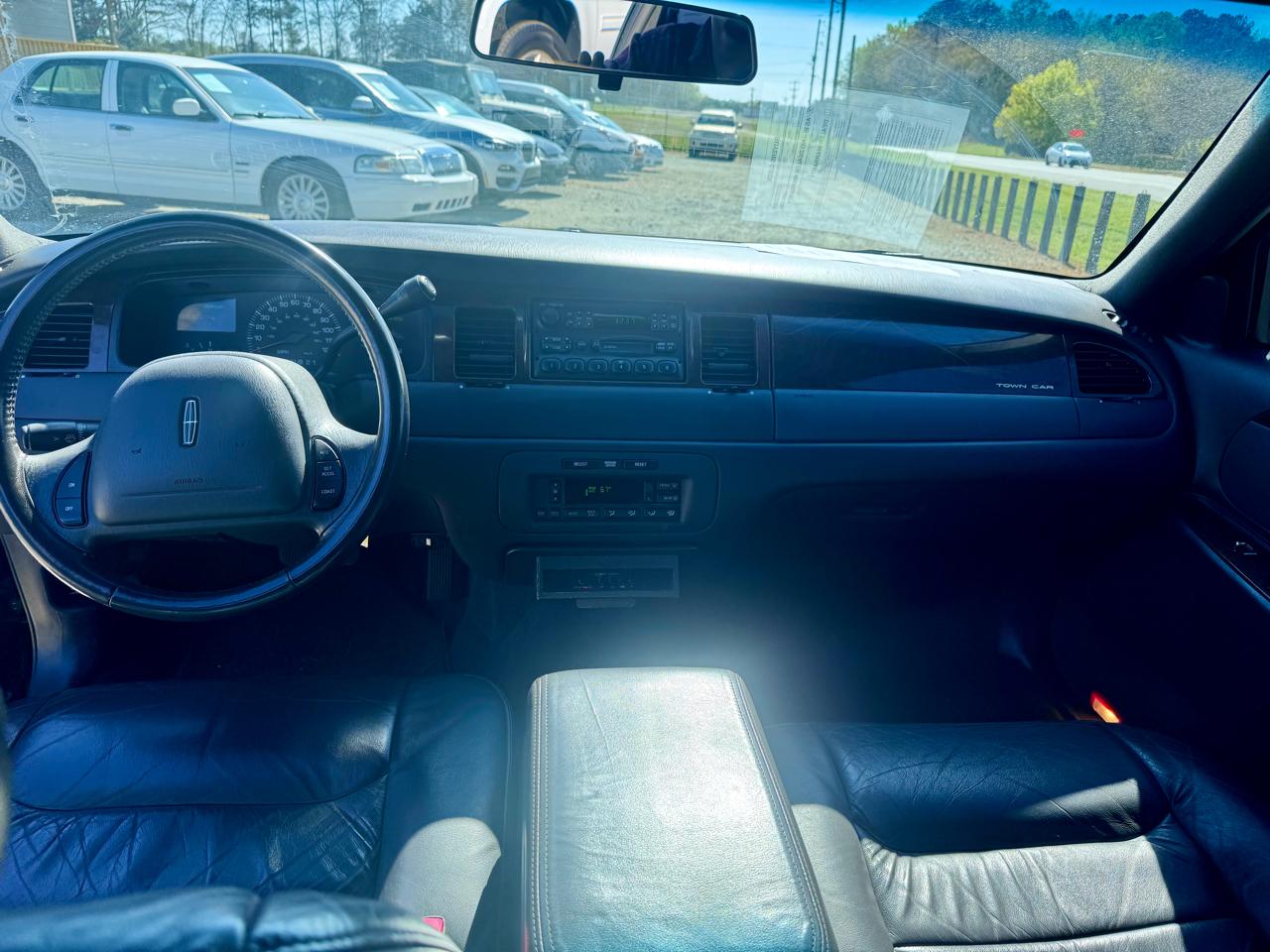 Lincoln Town Car Limousine 2000