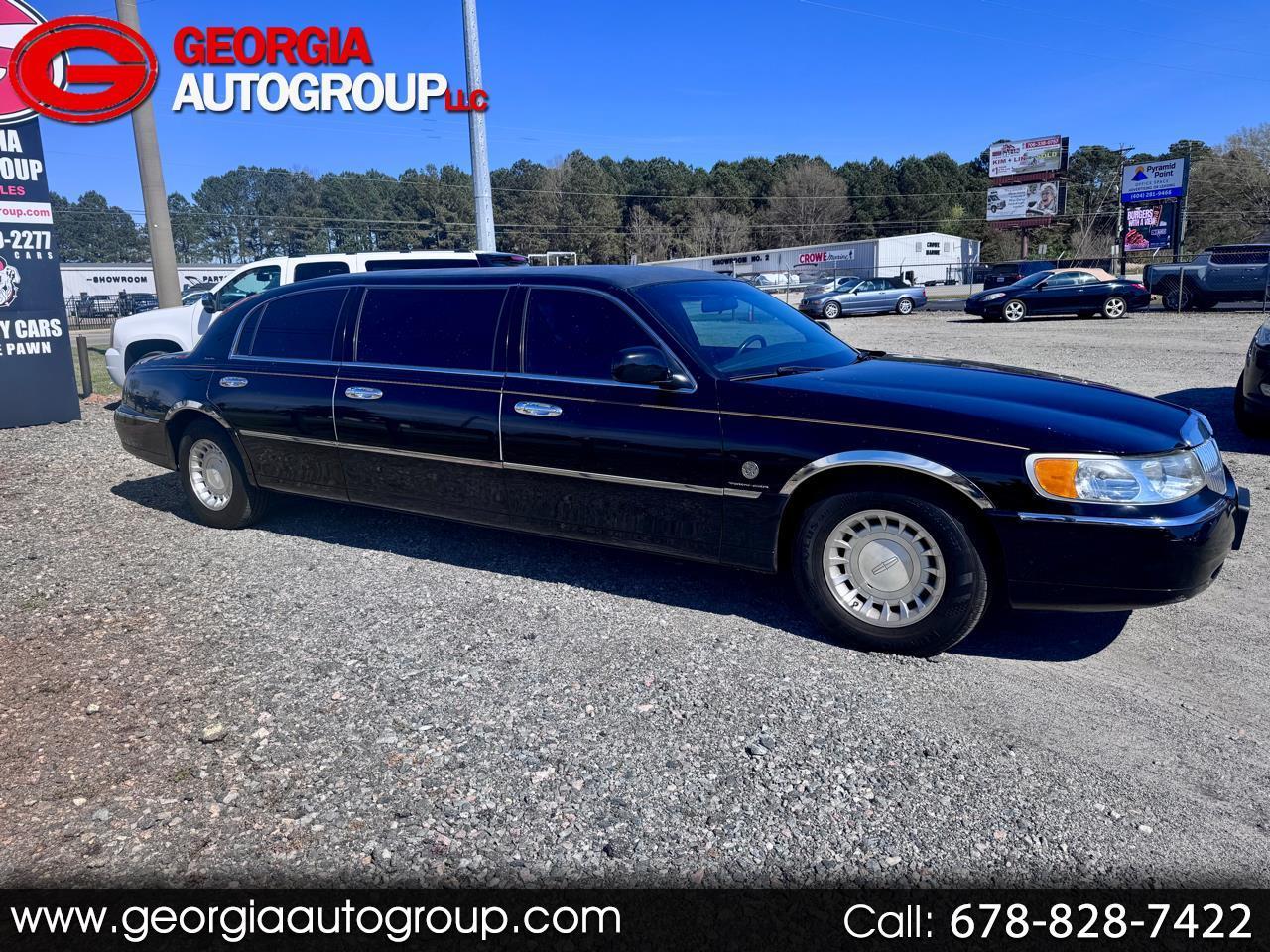 Lincoln Town Car Limousine 2000