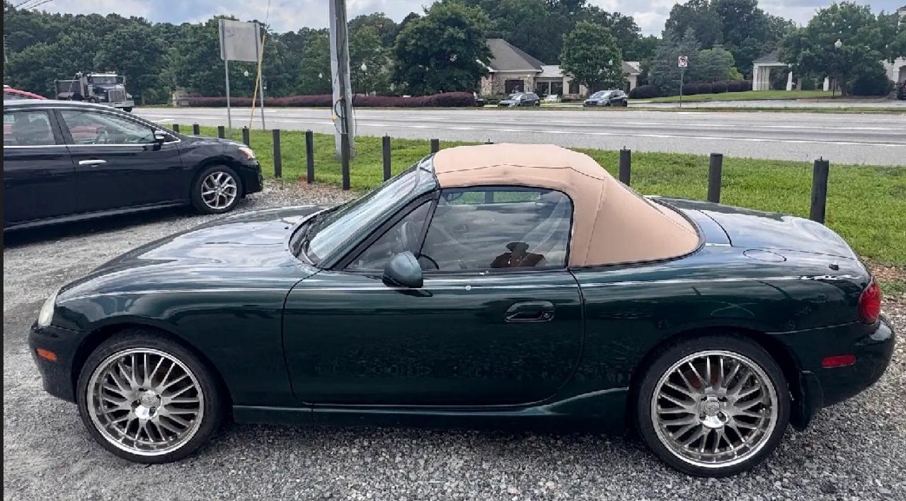 Mazda MX-5 Miata Base 2003