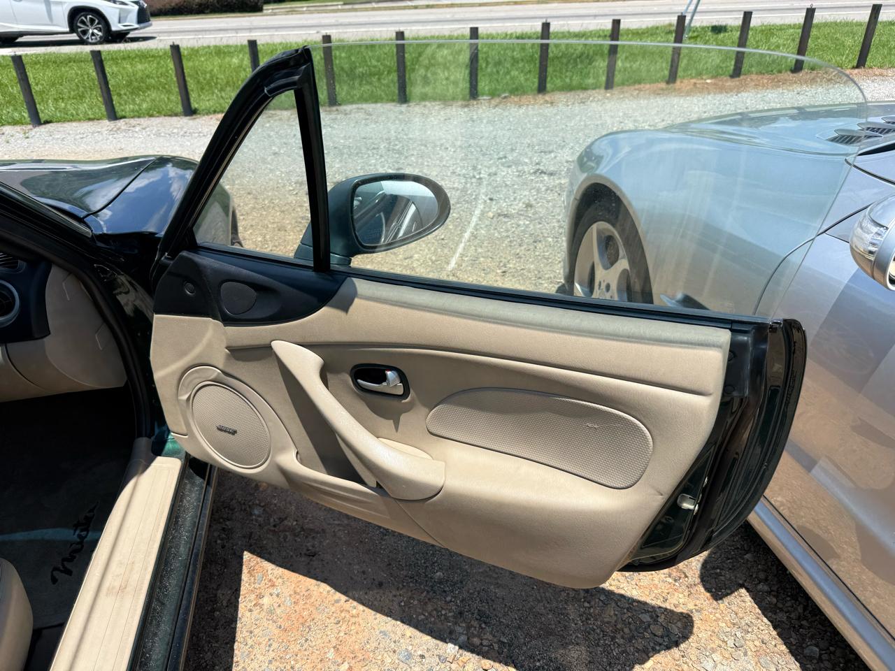 Mazda MX-5 Miata Base 2003