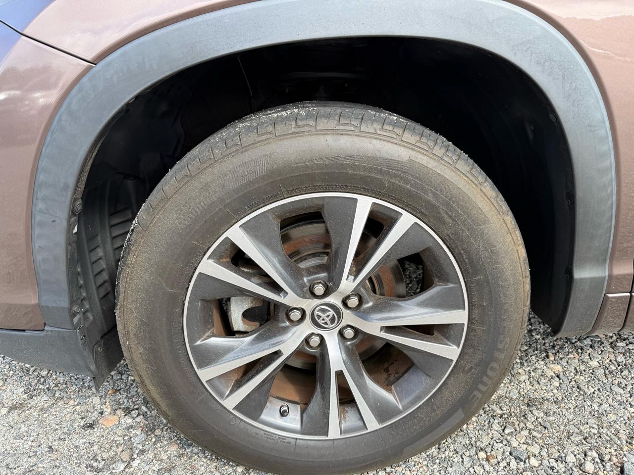 Toyota Highlander LE FWD I4 2017
