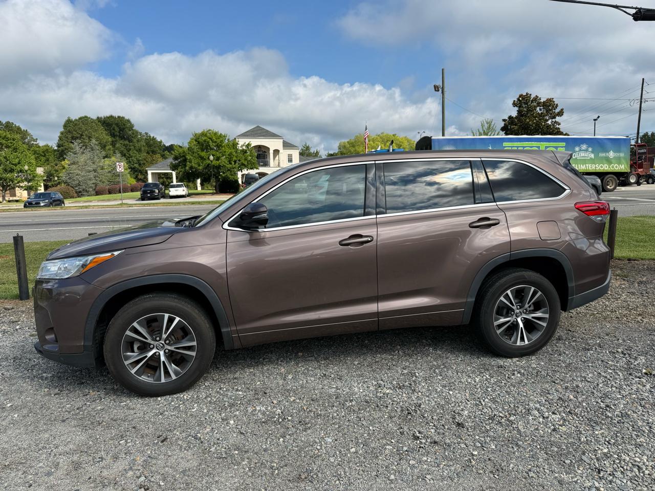 Toyota Highlander LE FWD I4 2017