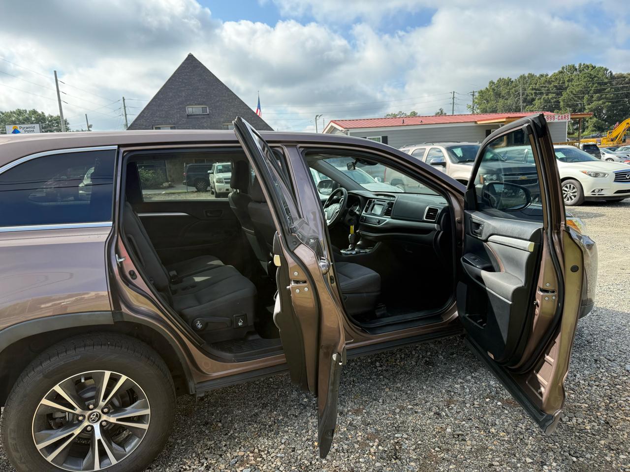 Toyota Highlander LE FWD I4 2017