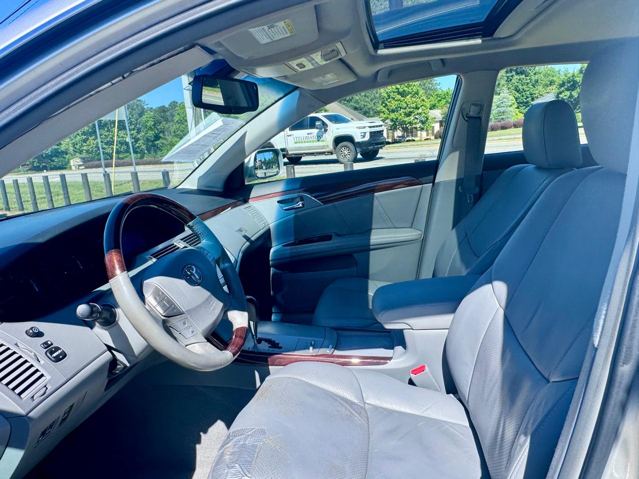 Toyota Avalon XL 2010