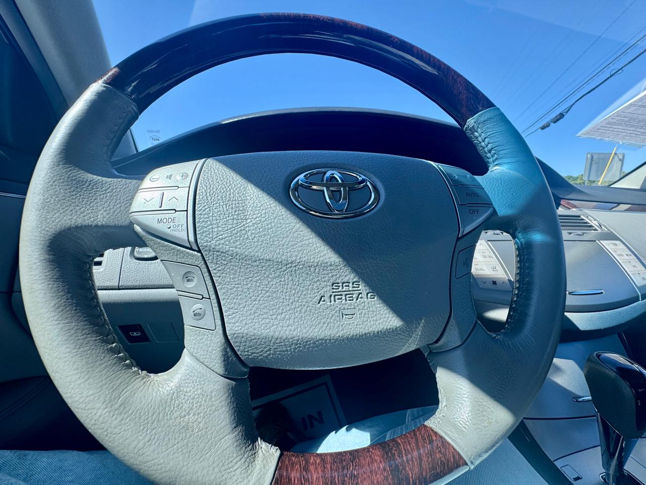 Toyota Avalon XL 2010
