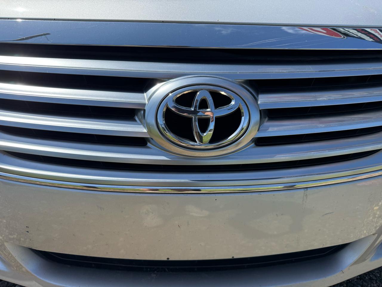 Toyota Avalon XL 2010