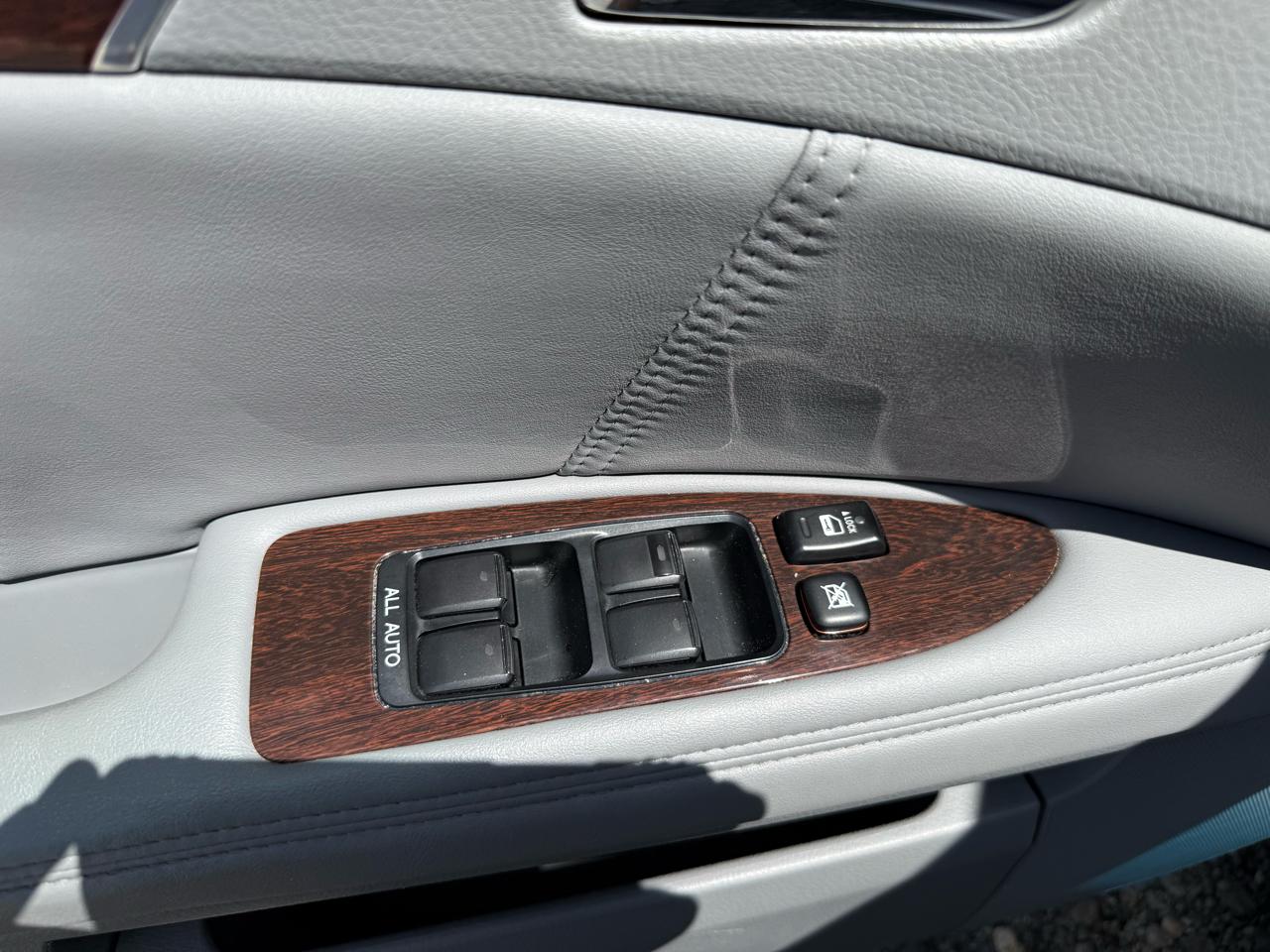 Toyota Avalon XL 2010
