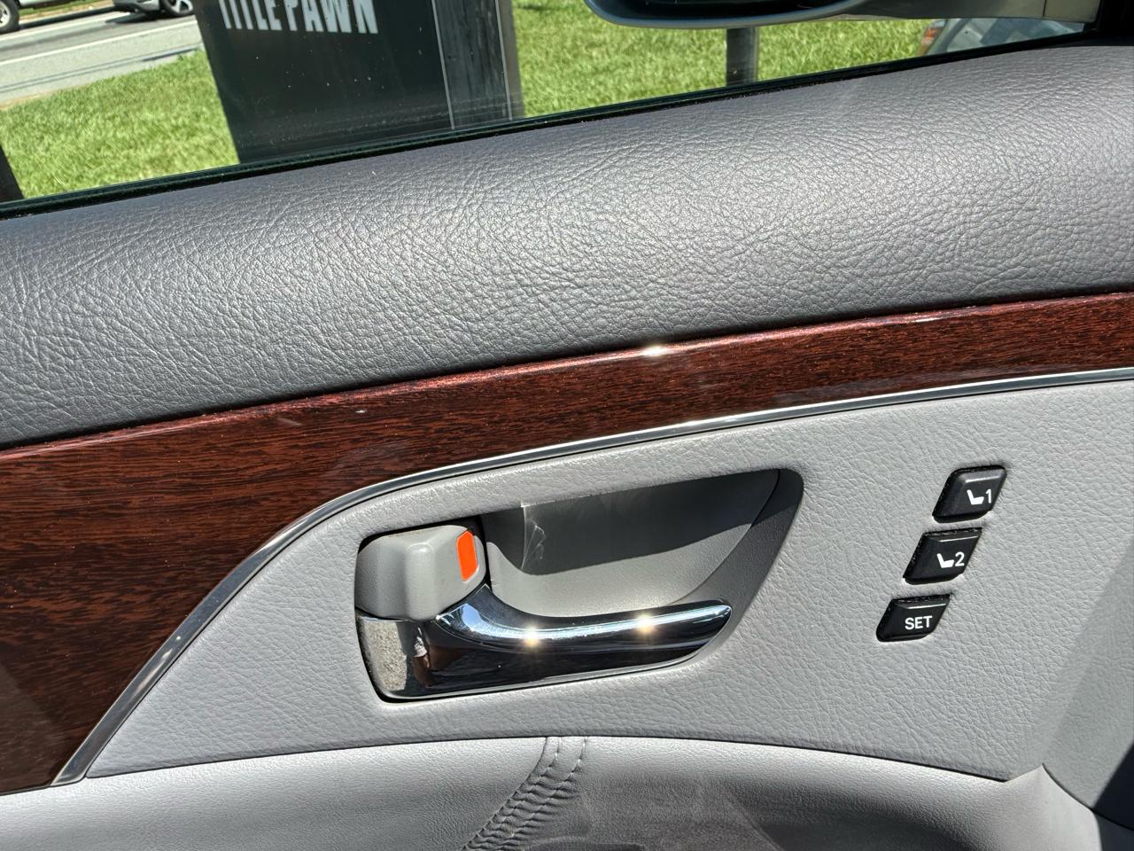 Toyota Avalon XL 2010