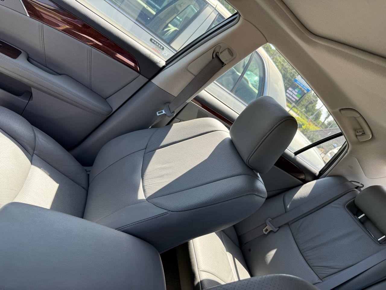 Toyota Avalon XL 2010