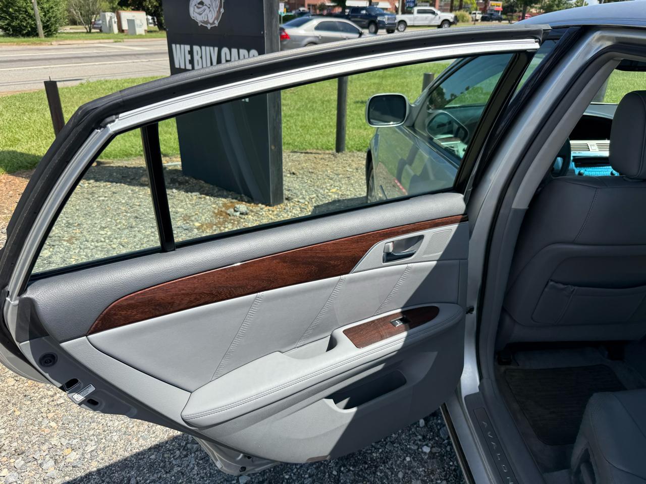Toyota Avalon XL 2010