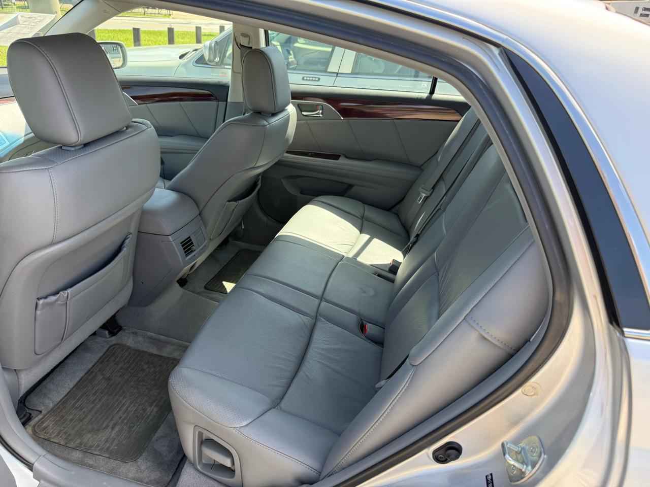 Toyota Avalon XL 2010