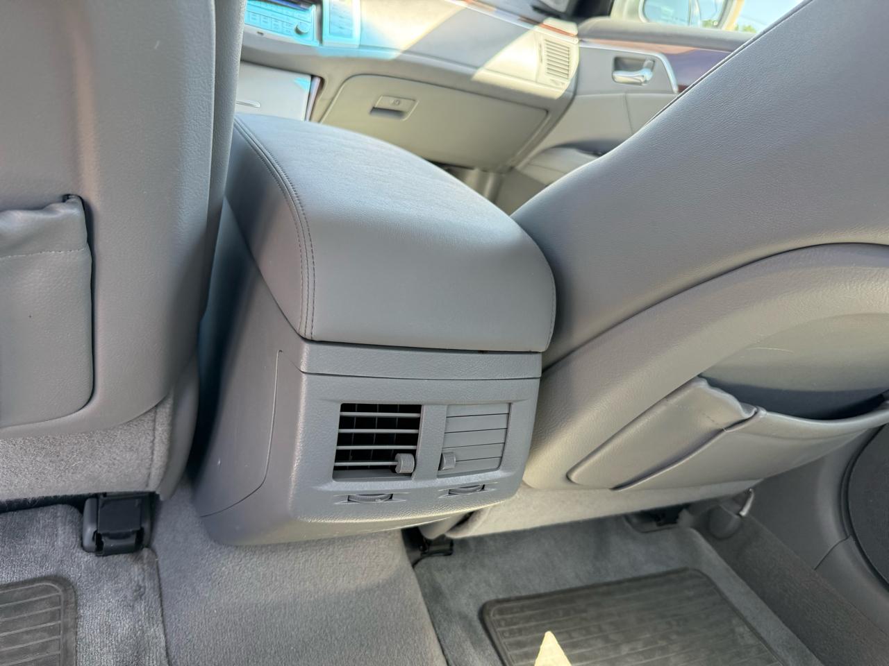 Toyota Avalon XL 2010