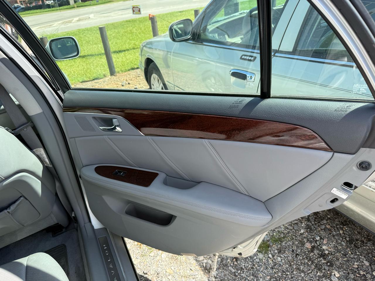 Toyota Avalon XL 2010