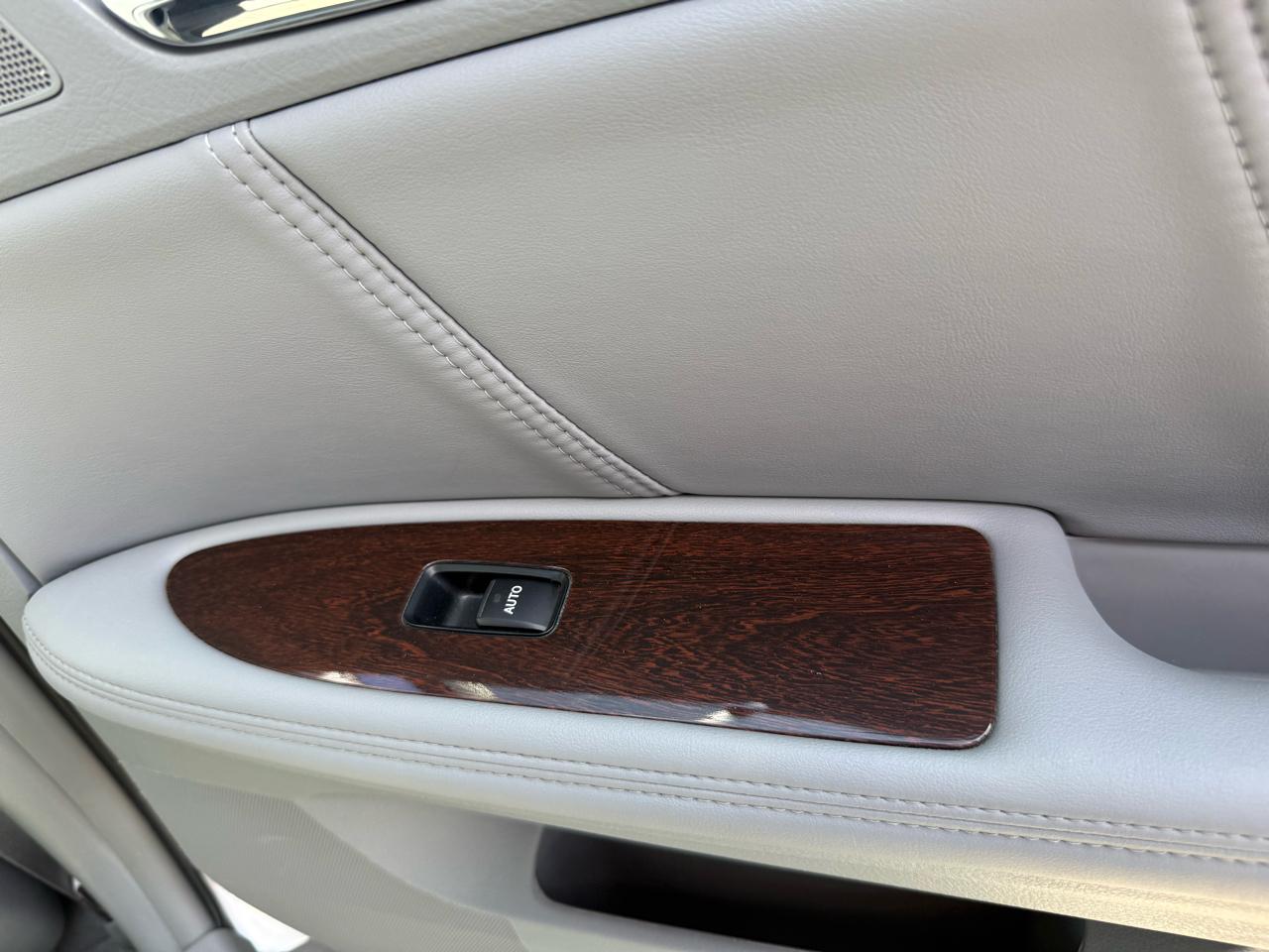 Toyota Avalon XL 2010