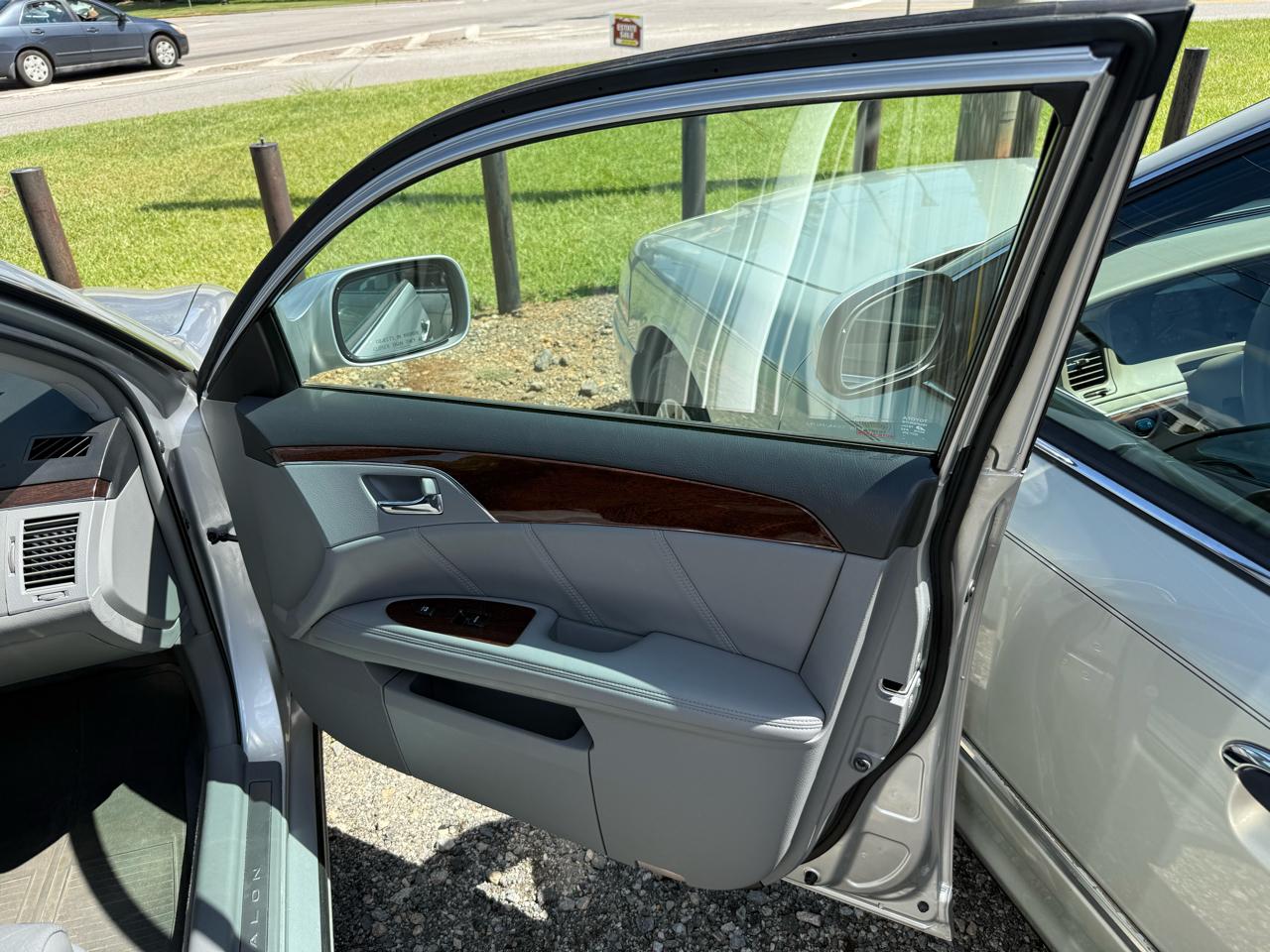 Toyota Avalon XL 2010