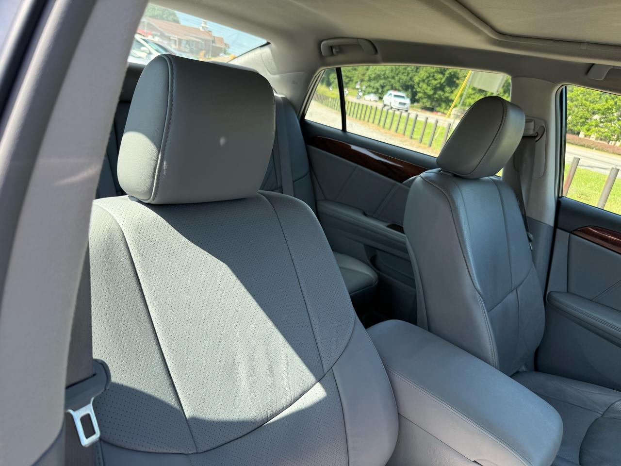 Toyota Avalon XL 2010
