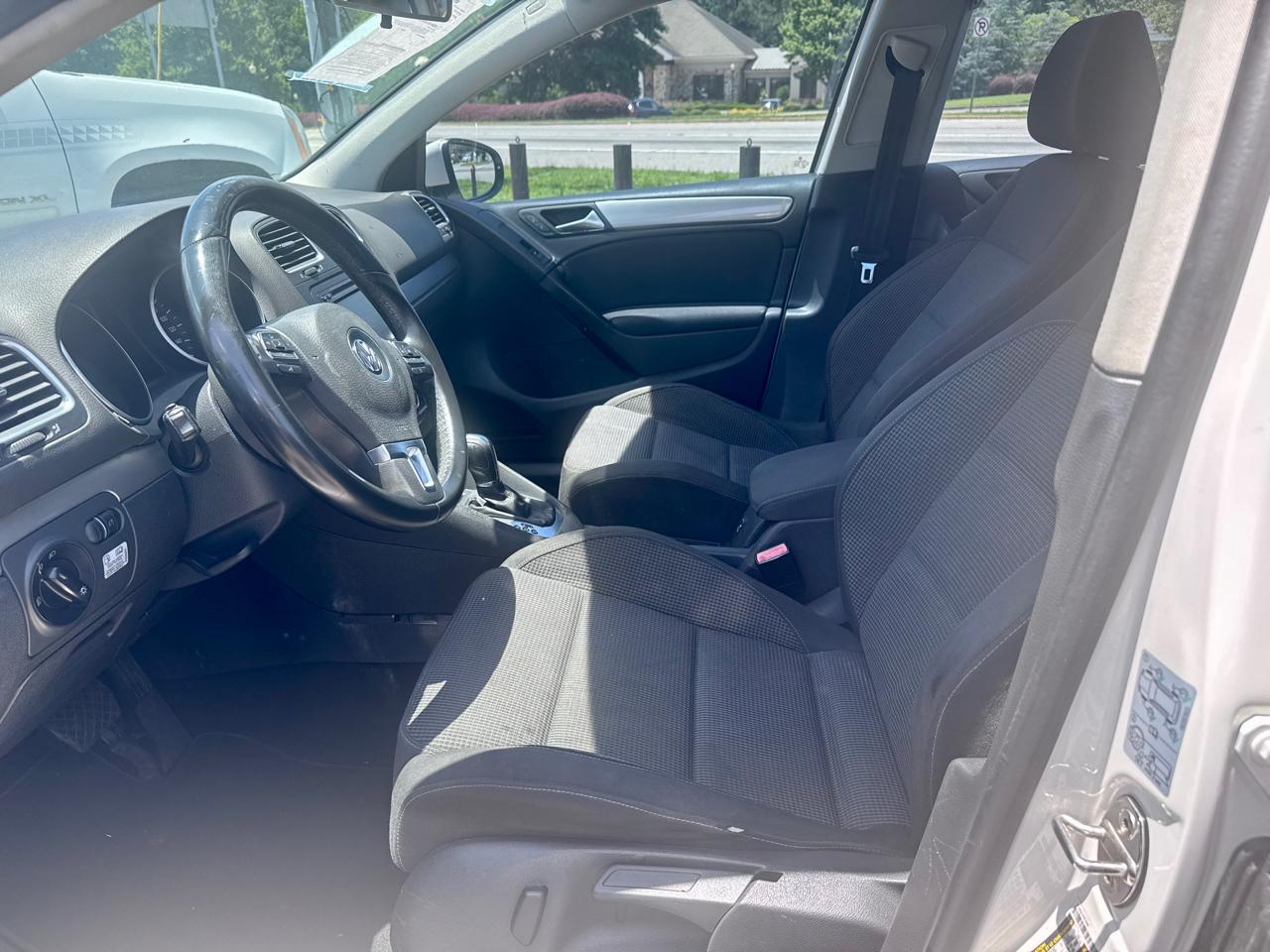 Volkswagen Golf 2.0L TDI w/Tech Package 4 Door 2013