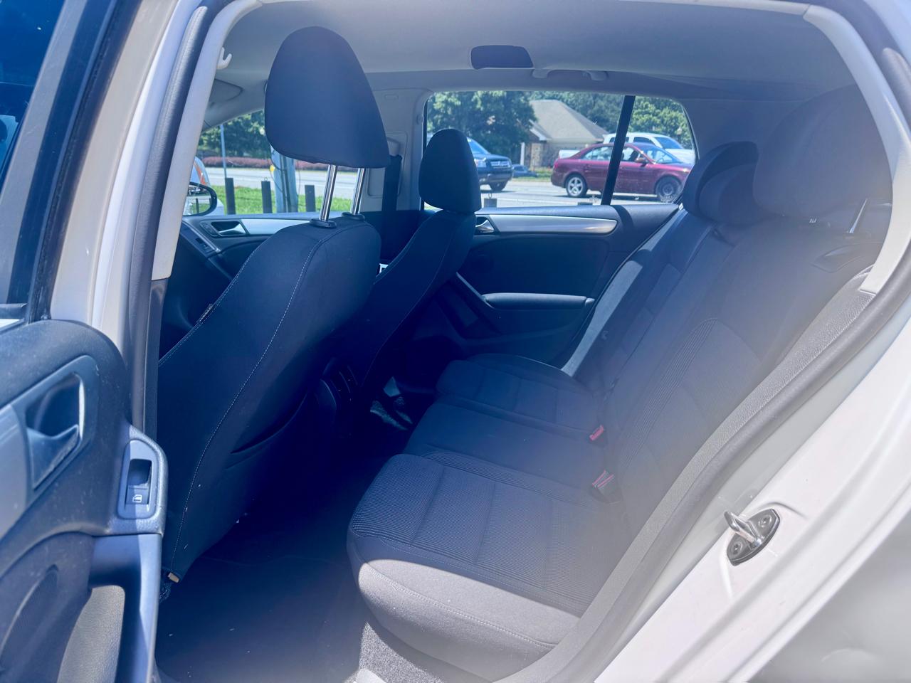 Volkswagen Golf 2.0L TDI w/Tech Package 4 Door 2013