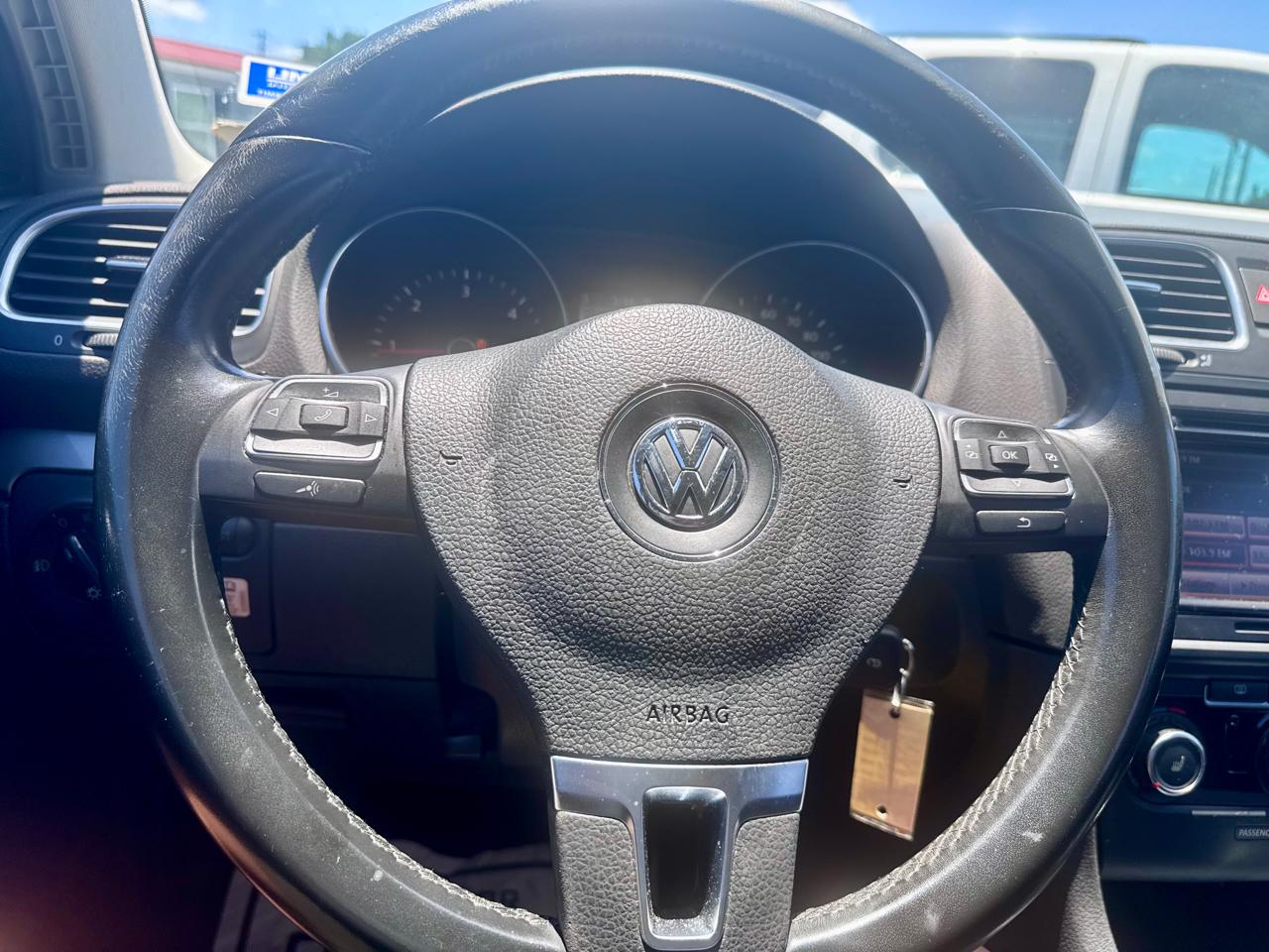 Volkswagen Golf 2.0L TDI w/Tech Package 4 Door 2013