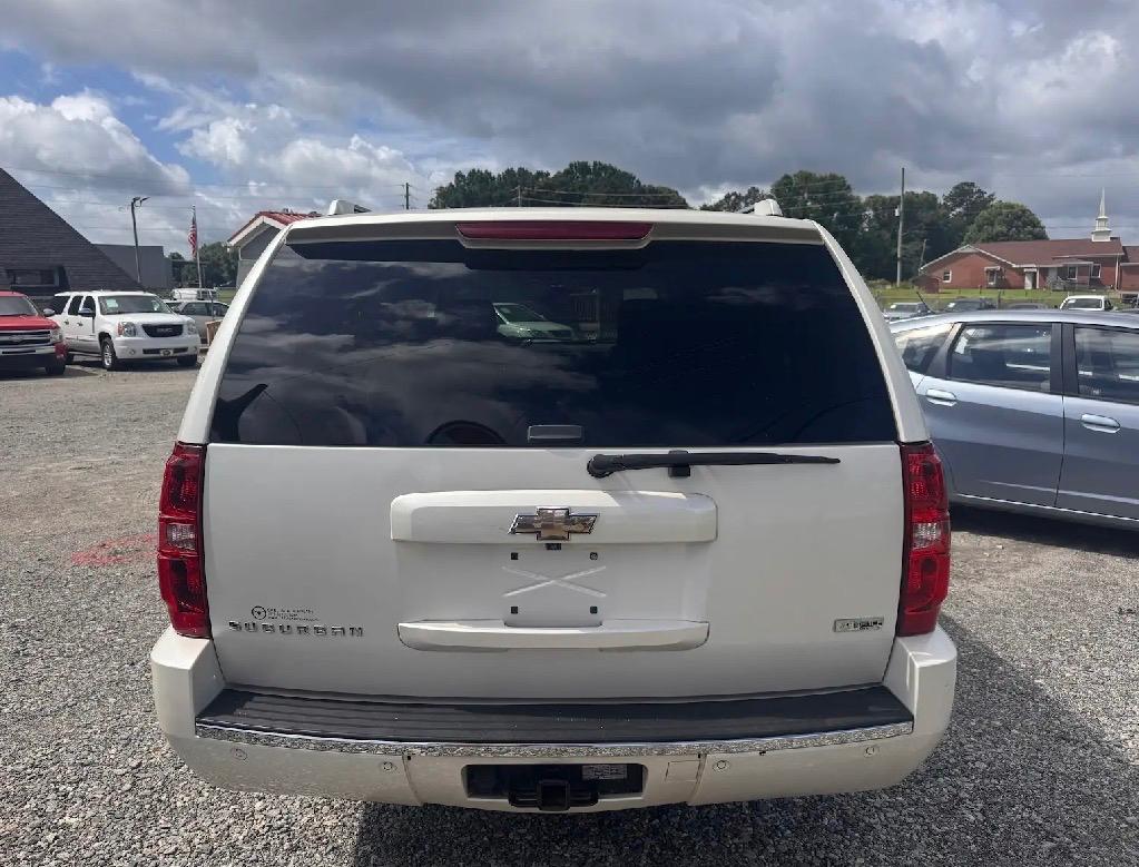 Chevrolet Suburban LTZ 1500 2WD 2010