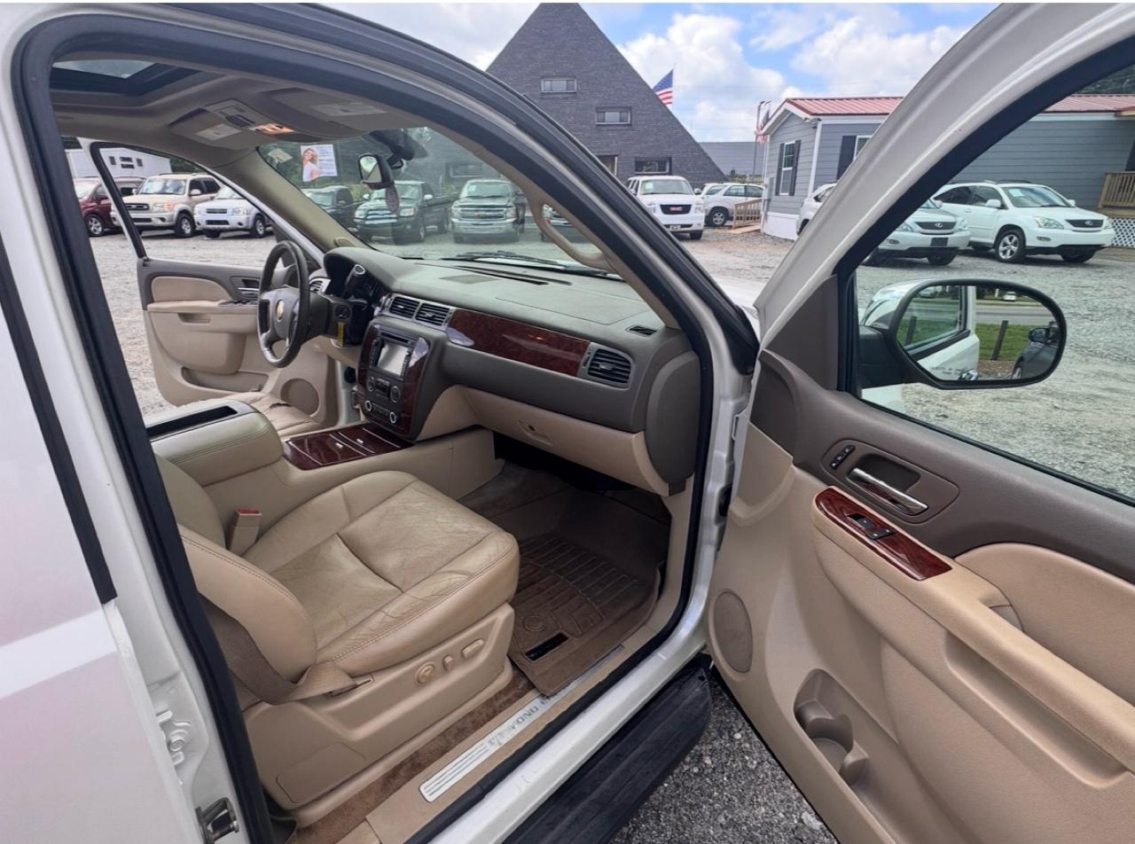 Chevrolet Suburban LTZ 1500 2WD 2010