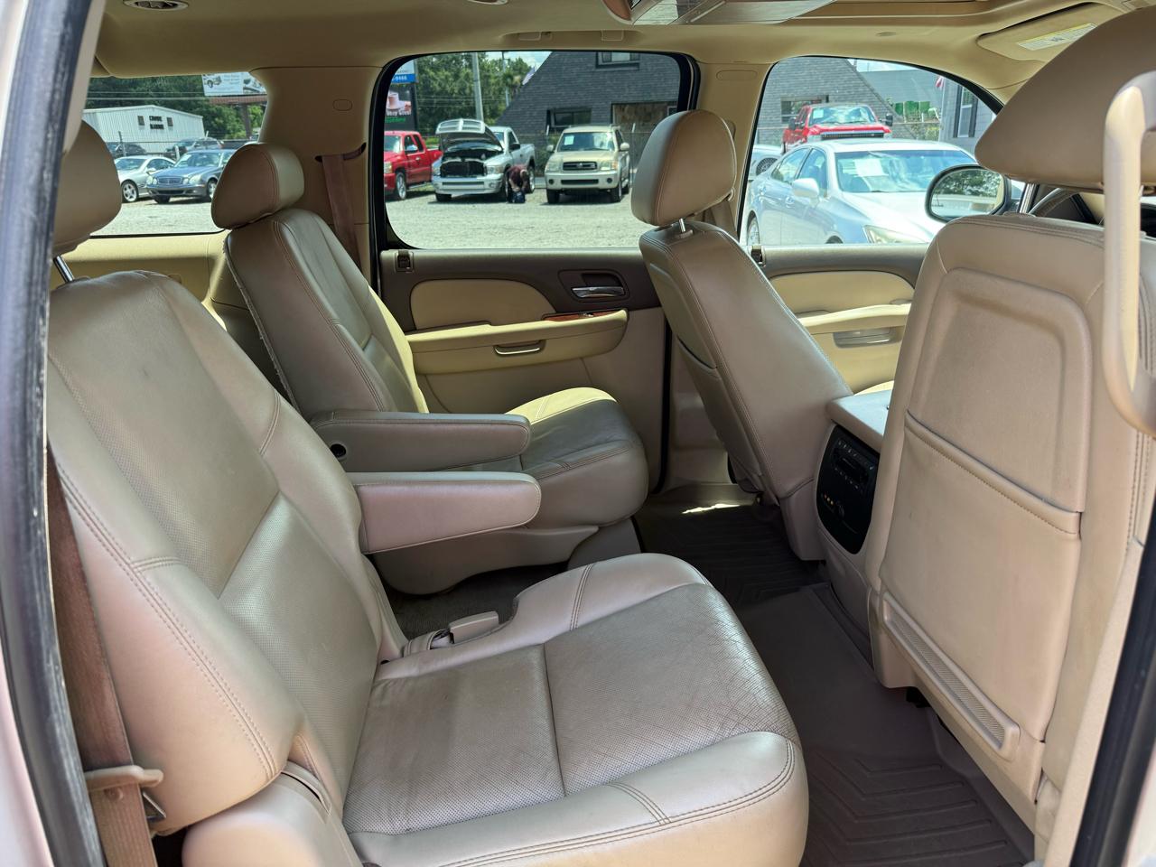 Chevrolet Suburban LTZ 1500 2WD 2010