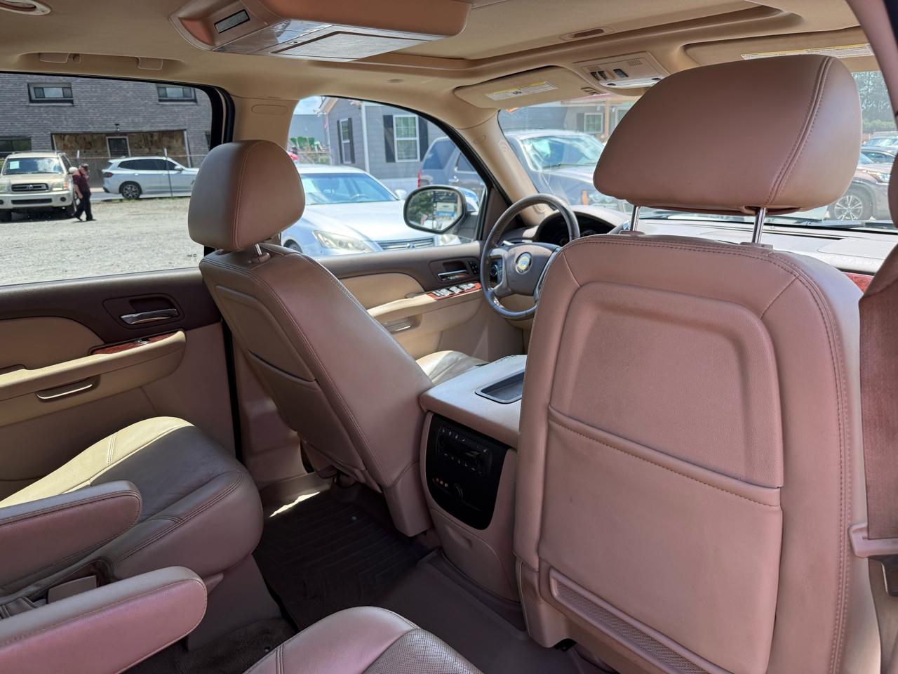 Chevrolet Suburban LTZ 1500 2WD 2010