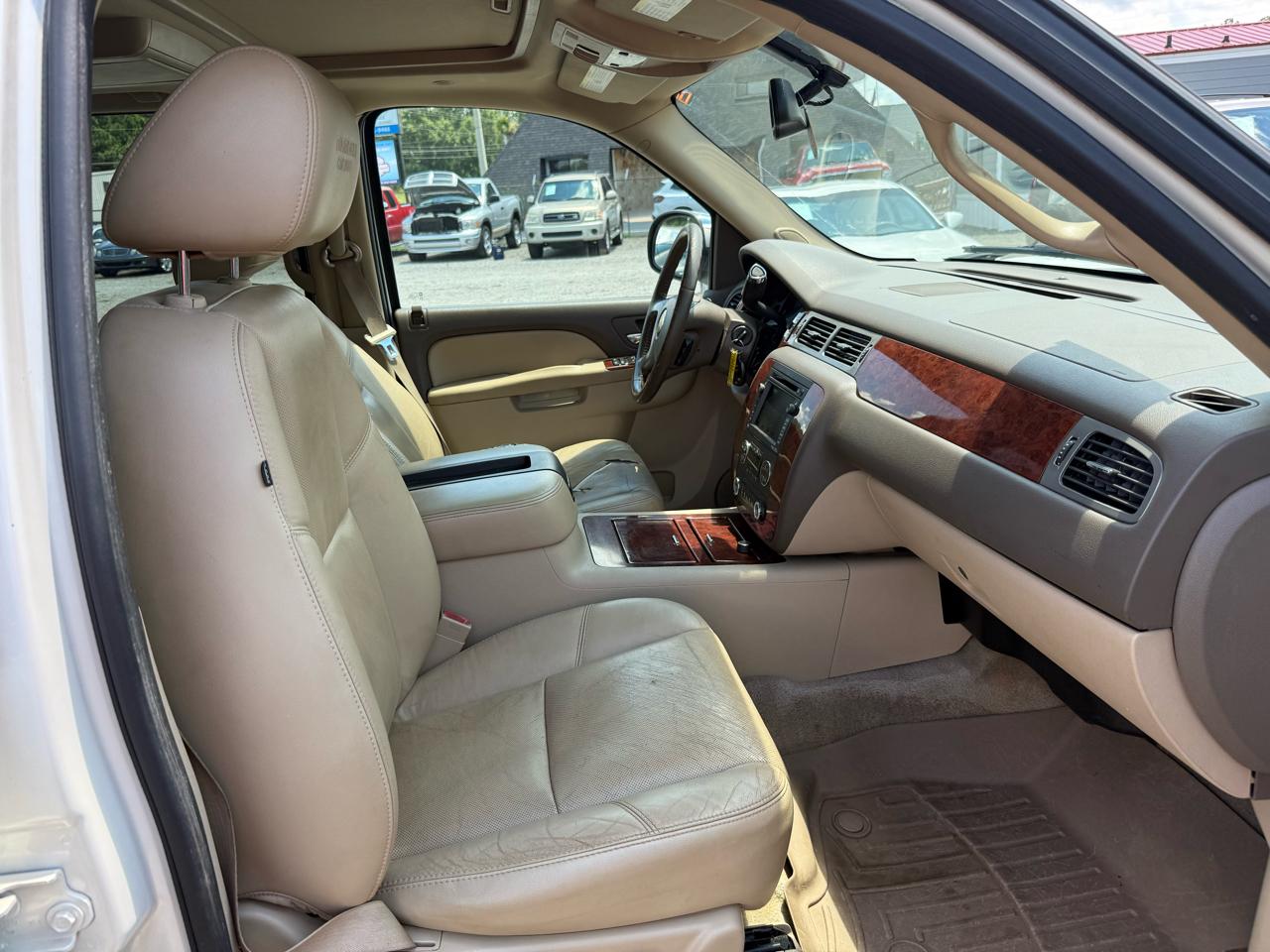 Chevrolet Suburban LTZ 1500 2WD 2010