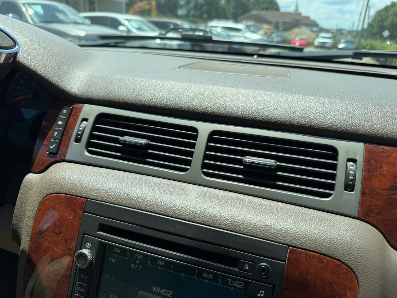 Chevrolet Suburban LTZ 1500 2WD 2010