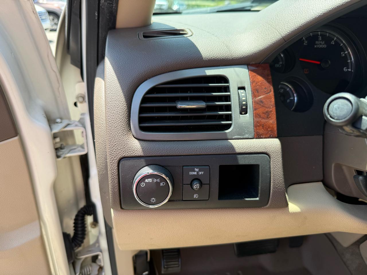Chevrolet Suburban LTZ 1500 2WD 2010