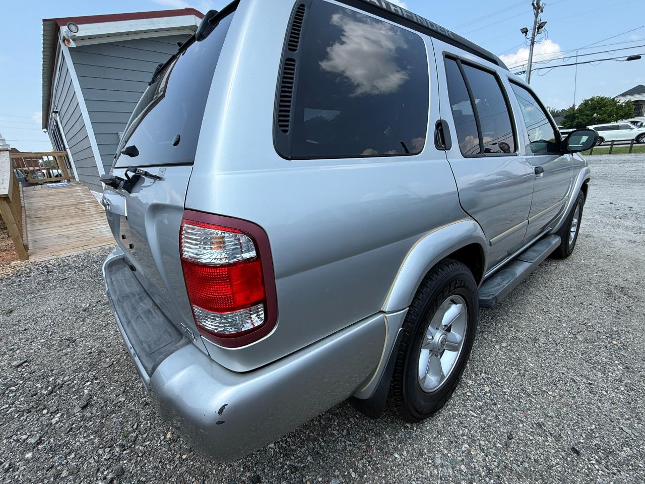 Nissan Pathfinder  2004