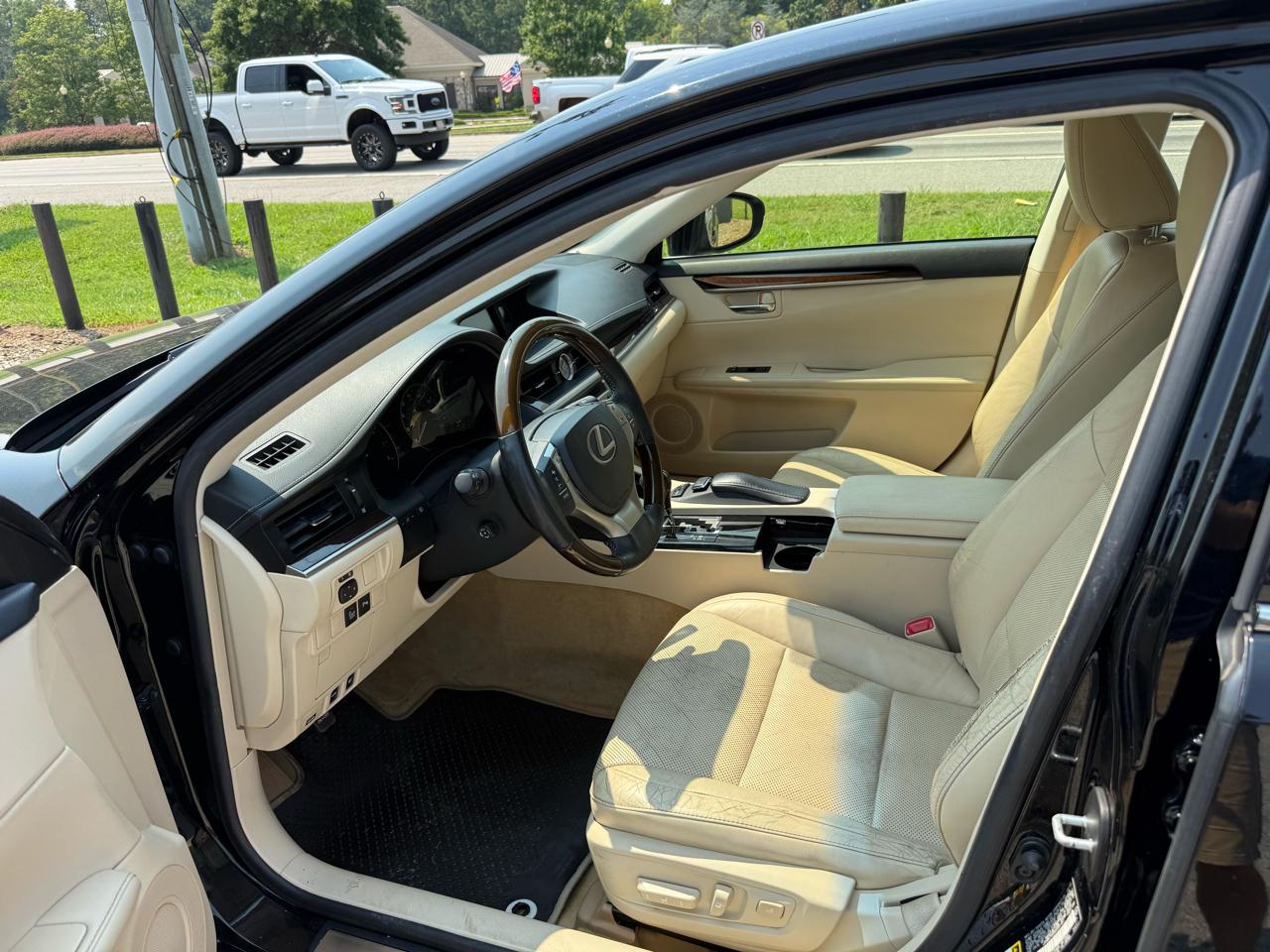 Lexus ES 350 4D Sedan 2013