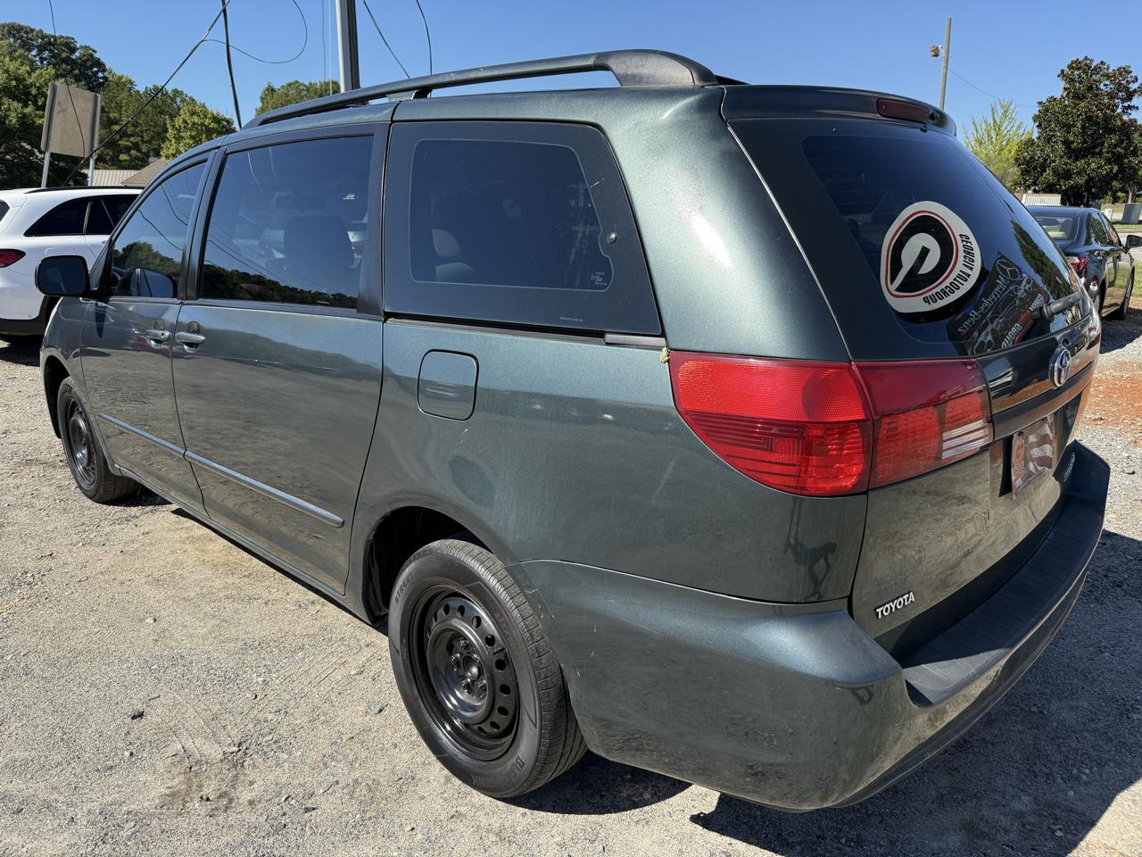 Toyota Sienna LE - 7 Passenger Seating 2005