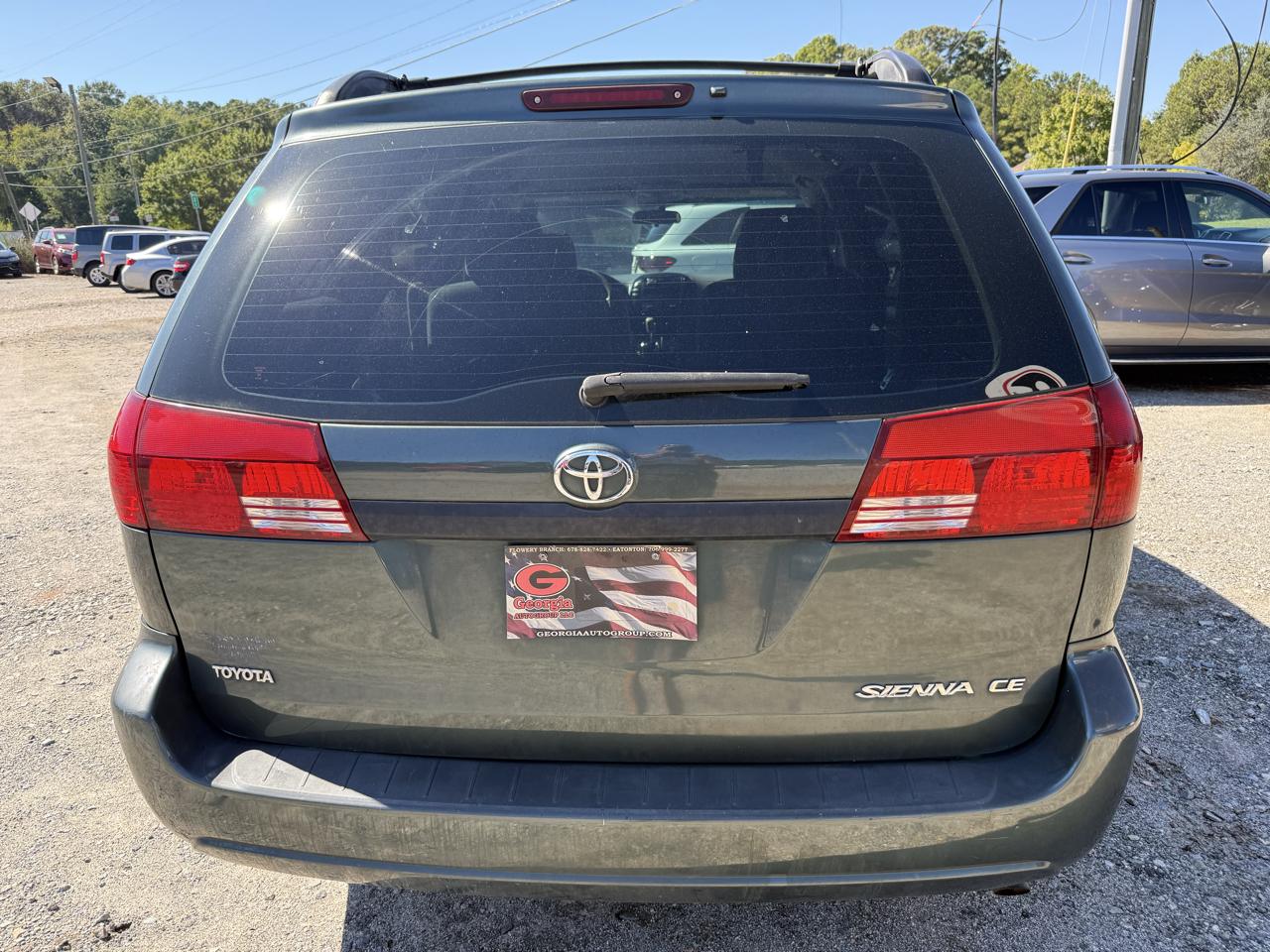 Toyota Sienna LE - 7 Passenger Seating 2005